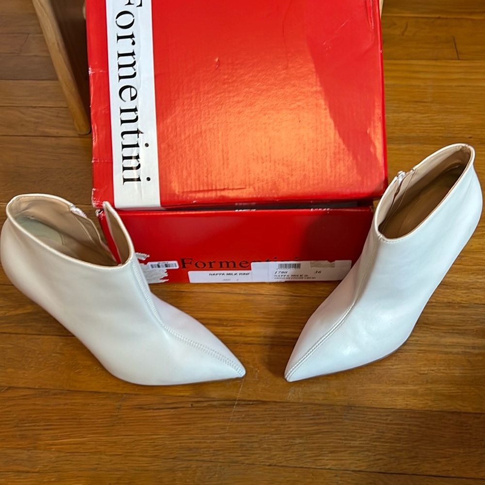 New in Box Formentini heeled boots. European 36